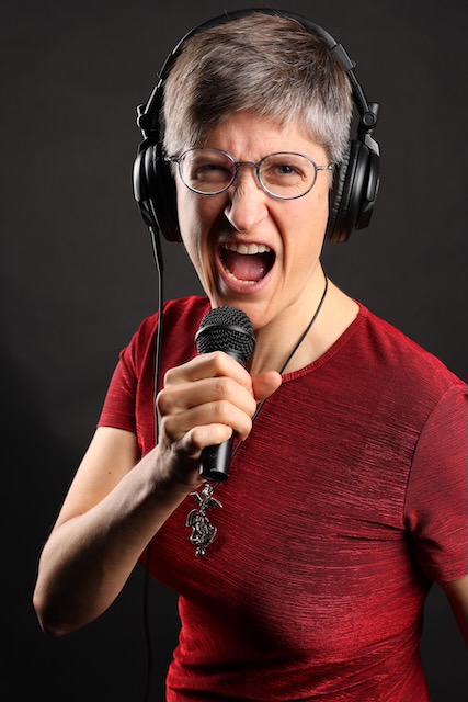 Anke shouts